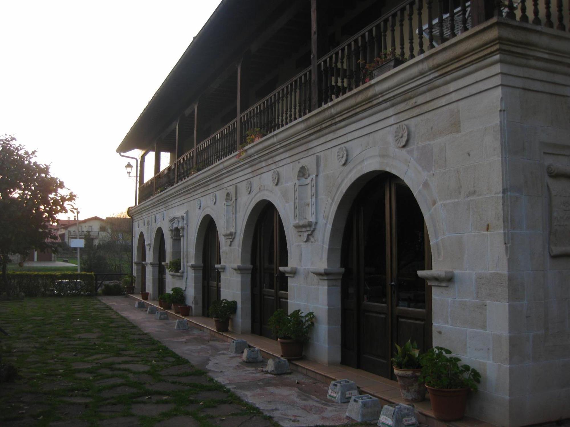 Apartamentos La Cena Novales Exterior photo